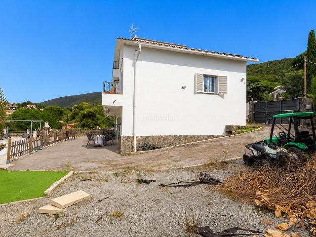 Chalet en venta en Sant Cebrià de Vallalta. Exclusiva vivienda unifamiliar con placas solares, aerotermia y piscina en parcela de 1.024 m². Chalets Sant Cebrià de.