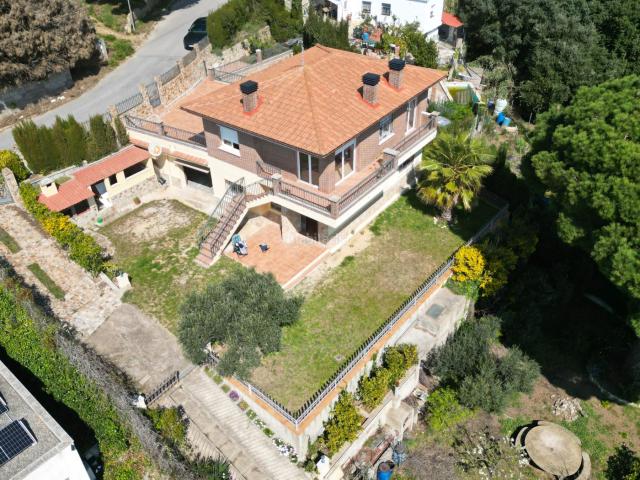 Chalet en venta en Sant Cebrià de Vallalta. Torre con vistas panorámicas. Chalets Sant Cebrià de.