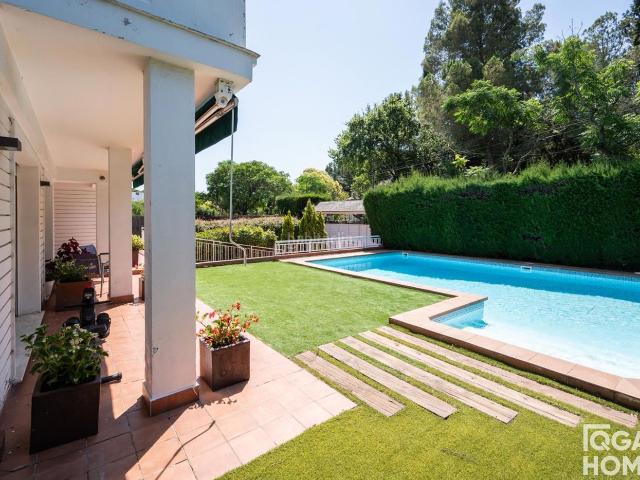 Chalet en venta en Sant Cugat del Vallès, Mira sol. CASA A 5 MIN DE LA ESTACIÓN DE VALLDOREIX. Chalets Sant Cugat del.