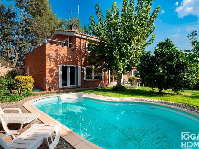 Chalet en venta en Sant Cugat del Vallès, La Floresta. Chalet independiente con impresionantes vistas en la Floresta, Sant Cugat del Vallès. Chalets Sant Cugat del.