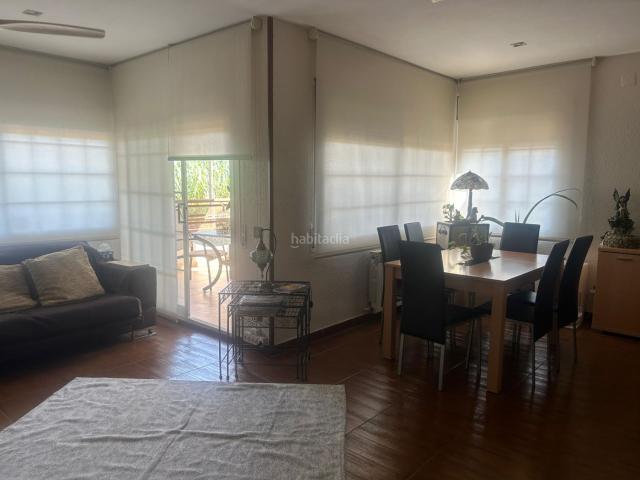 Chalet en venta en Sant Esteve Sesrovires. Amplia y junto a la escuela!. Chalets Sant Esteve.