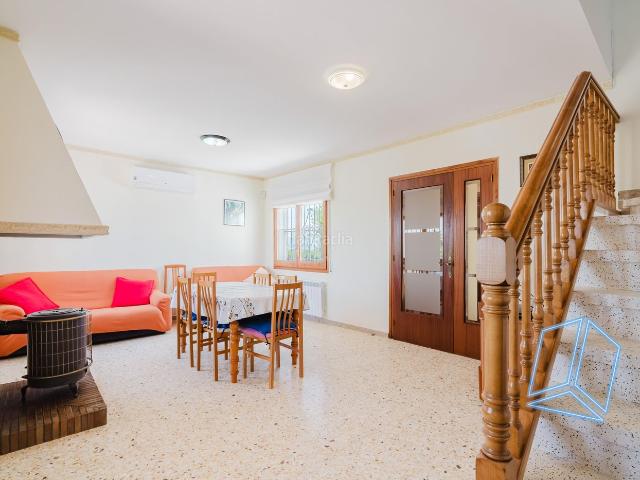 Chalet en venta en Sant Esteve Sesrovires. Chalets Sant Esteve.