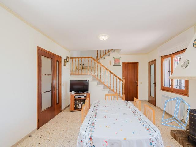 Chalet en venta en Sant Esteve Sesrovires. GRAN OPORTUNIDAD EN INMEJORABLE ZONA!. Chalets Sant Esteve.