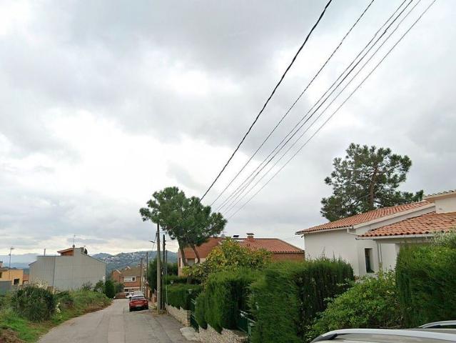 Chalet en venta en Sant Feliu de Codines, de 523 m² 5 habitaciones por 270.000