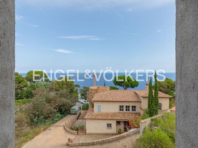Chalet en venta en Sant Feliu de Guíxols, de 368 m² 4 habitaciones por 650.000