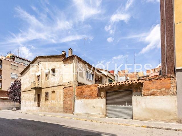 Chalet en venta en Sant Feliu de Llobregat, de 290 m² 5 habitaciones por 775.000