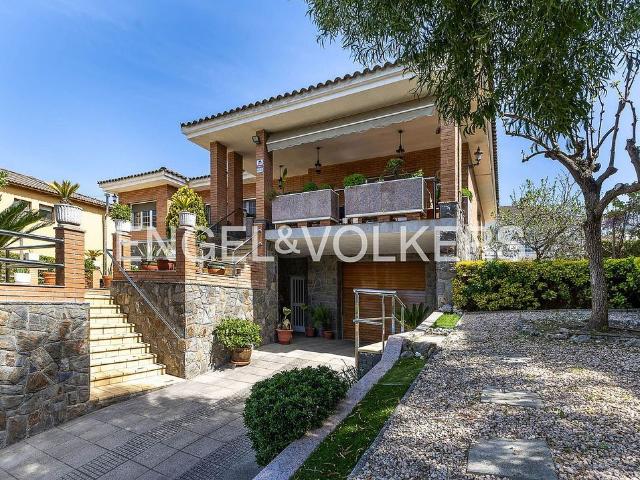 Chalet en venta en Sant Fost de Campsentelles, de 234 m² 5 habitaciones por 550.000