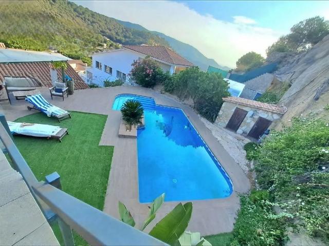 Chalet en venta en Sant Fost de Campsentelles, de 259 m² 4 habitaciones por 495.000