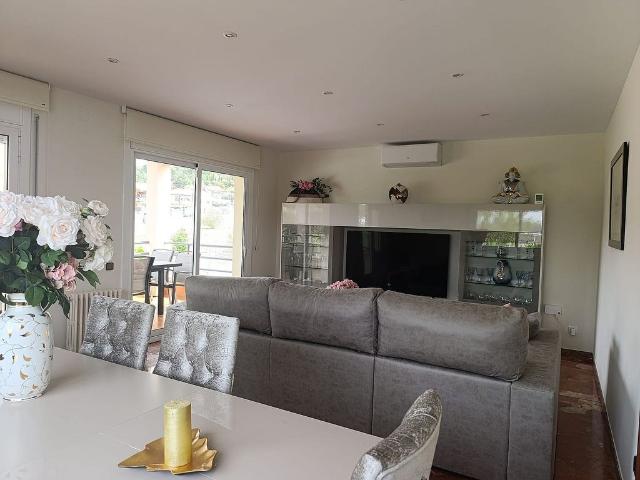 Chalet en venta en Sant Fost de Campsentelles, de 308 m² 3 habitaciones por 479.900