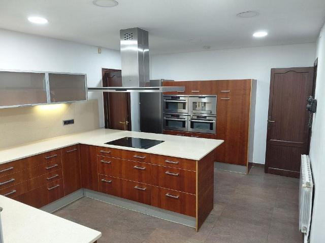 Chalet en venta en Sant Fost de Campsentelles, de 315 m² 6 habitaciones por 550.000