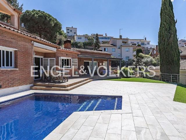 Chalet en venta en Sant Fost de Campsentelles, de 338 m² 5 habitaciones por 720.000