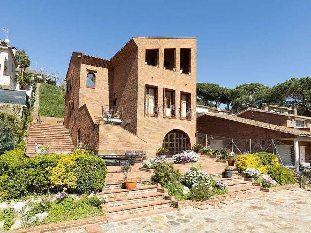Chalet en venta en Sant Fost de Campsentelles, de 364 m² 5 habitaciones por 630.000
