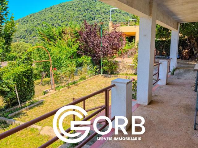 Chalet en venta en Sant Iscle de Vallalta. Casa con vistas al mar, gran parcela y posibilidad de piscina en Sant Iscle de Vallalta. Chalets Sant Iscle de.