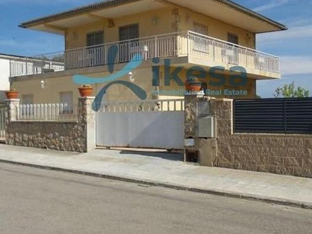 Chalet en venta en Sant Jaume dels Domenys, de 187 m² 5 habitaciones por 148.000