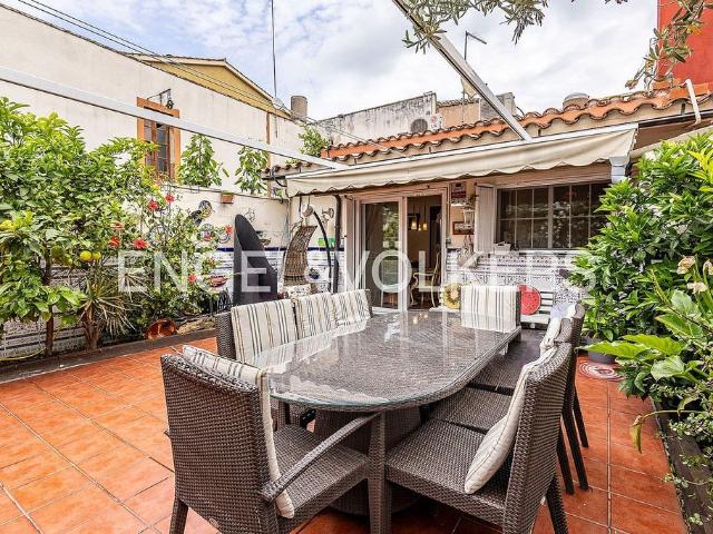 Chalet en venta en Sant Joan Despí, de 120 m² 3 habitaciones por 695.000