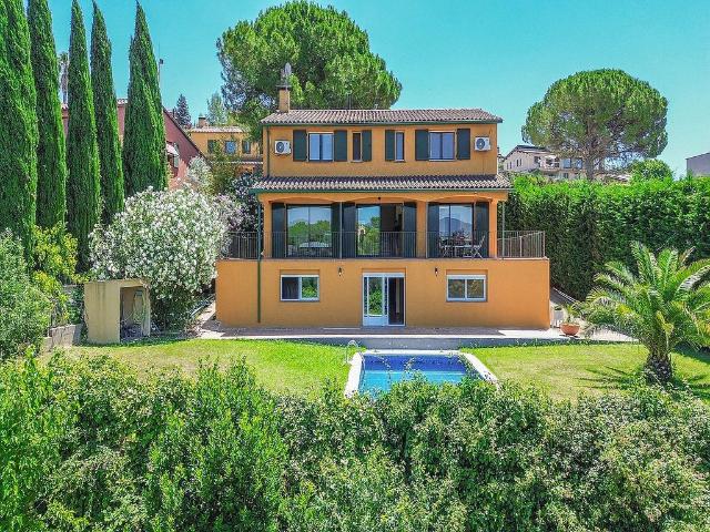 Chalet en venta en Sant Julià de Ramis, de 459 m² 9 habitaciones por 750.000