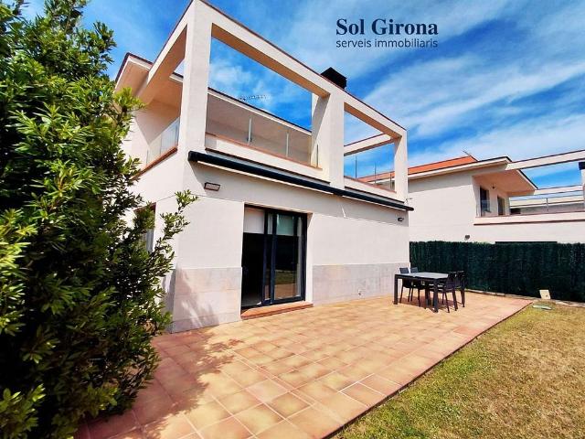 Chalet en venta en Sant Julià de Ramis, de 185 m² 4 habitaciones por 575.000