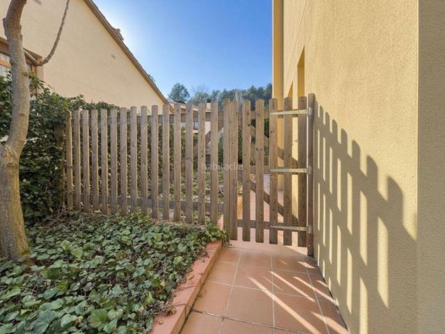 Chalet en venta en Sant Llorenç de la Muga. Magnífica villa con piscina privada, jardín y licencia turística en Sant Llorenç de la Muga. Chalets Sant Llorenç de la.