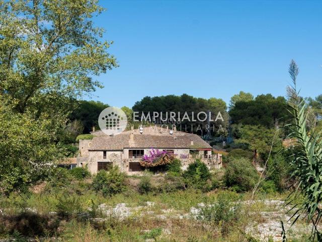 Chalet en venta en Sant Miquel de Fluvià. Producto exclusivo en venta encantadora casa de pescador con 4 dormitorios, mezzanine y amarre privado. Chalets Sant Miquel de.