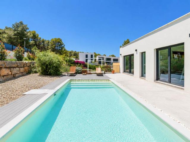 Chalet en venta en Sant Pere de Ribes, Mas Alba. Casa en excelentes condiciones de 4 dormitorios con 70m terraza en venta en Mas Alba, Sitges. Chalets Sant Pere de.