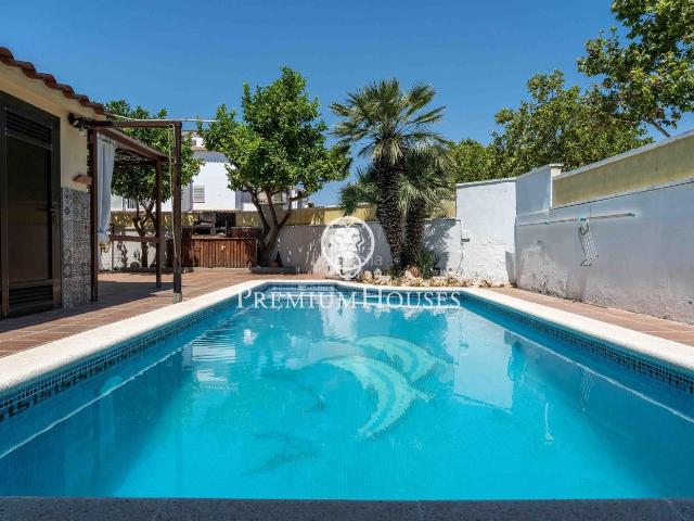Chalet en venta en Sant Pere de Ribes, Centre. Chalet con piscina en el centro. Chalets Sant Pere de.