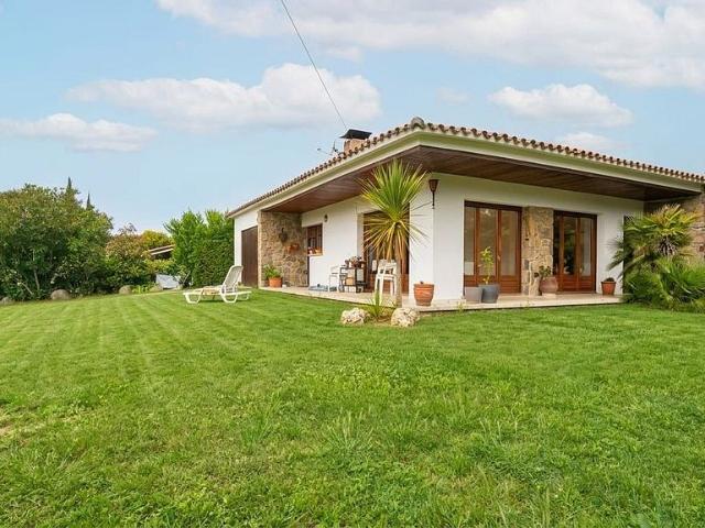 Chalet en venta en Sant Pere de Vilamajor, de 151 m² 4 habitaciones por 319.000