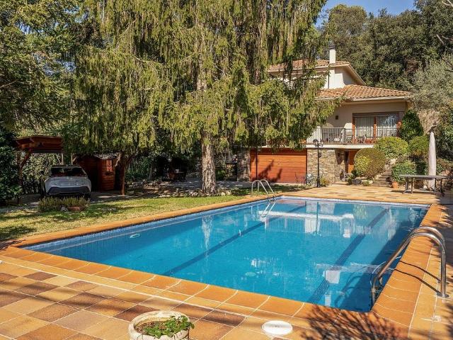 Chalet en venta en Sant Pere de Vilamajor, de 288 m² 5 habitaciones por 655.000
