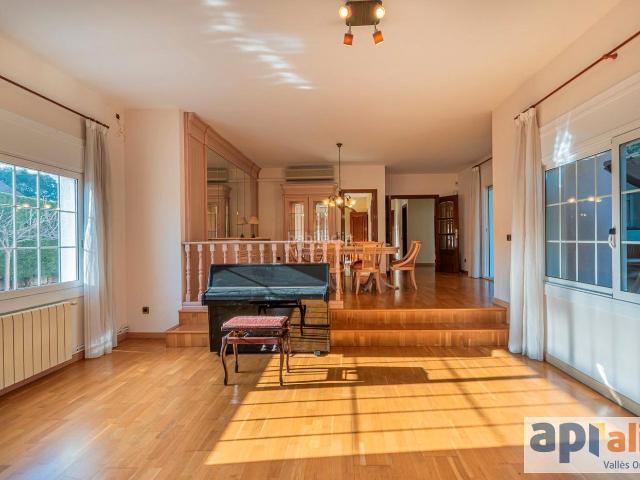 Chalet en venta en Sant Pere de Vilamajor. MARAVILLOSO CHALET A LA VENTA EN LES PUNGOLES. Chalets Sant Pere de.