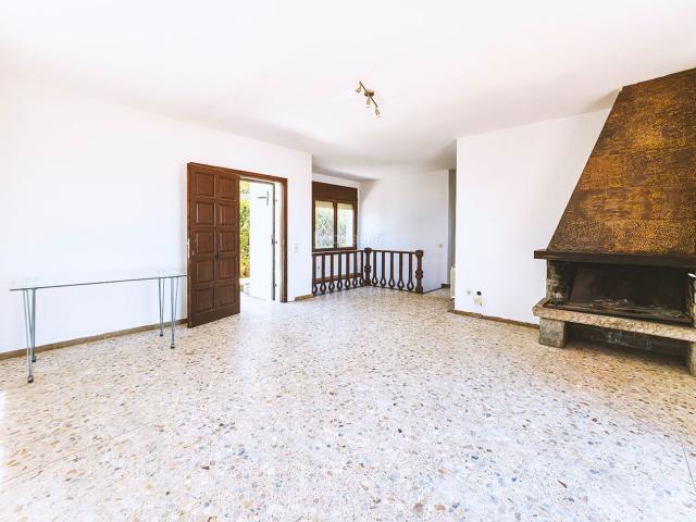 Chalet en venta en Sant Pol de Mar, Urbanitzacions. Bonita casa unifamiliar con amplia parcela en la zona de El Farell. Chalets Sant Pol de.