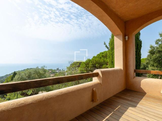 Chalet en venta en Sant Pol de Mar, Urbanitzacions. Exclusiva villa mediterránea con vistas al mar en venta en Sant Pol de Mar, Barcelona. Chalets Sant Pol de.