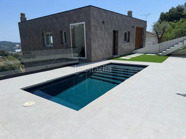Chalet en venta en Sant Pol de Mar, Urbanitzacions. Fantástica casa de obra nueva a estrenar con vistas al mar piscina y garaje. Chalets Sant Pol de.