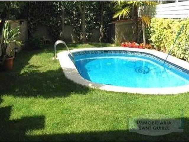 Chalet en venta en Sant Quirze del Vallès, de 244 m² 4 habitaciones por 580.000