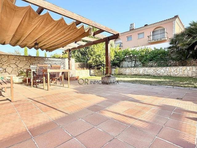 Chalet en venta en Sant Sadurní d´Anoia, de 285 m² 3 habitaciones por 470.000