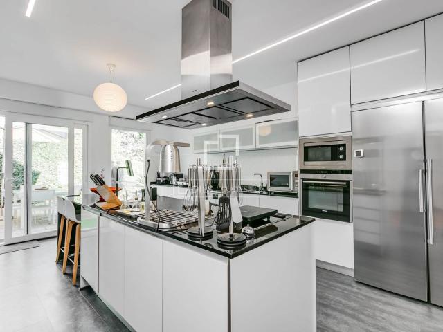 Chalet en venta en Santo Domingo. Villa independiente en excelentes condiciones en venta en Santo Domingo, Madrid. Chalets Santo.
