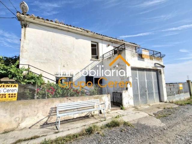 Chalet en venta en Santo Domingo de la Calzada. Descubre tu nuevo hogar en un entorno tranquilo y natural!. Chalets Santo Domingo de la.