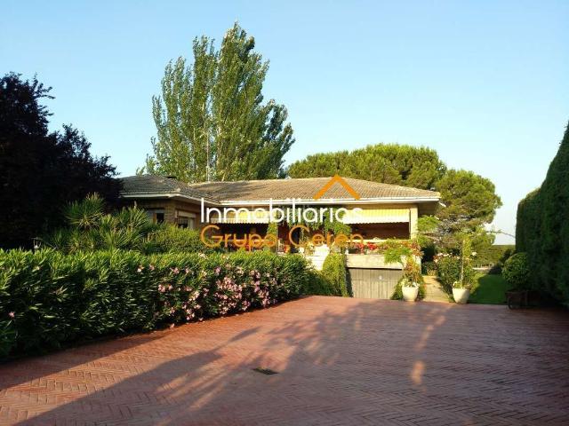 Chalet en venta en Santo Domingo de la Calzada. ESPECTACULAR CHALET CON PISCINA EN FINCA PRIVADA. Chalets Santo Domingo de la.