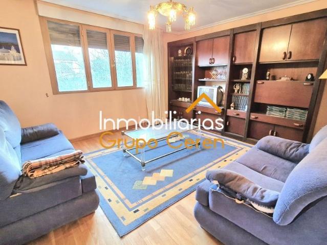 Chalet en venta en Santo Domingo de la Calzada. Si lo tuyo es vivir en un entorno lleno de historia y encanto, o si estás pensando en invertir en un acogedor alojamiento rural, e. Chalets Santo.