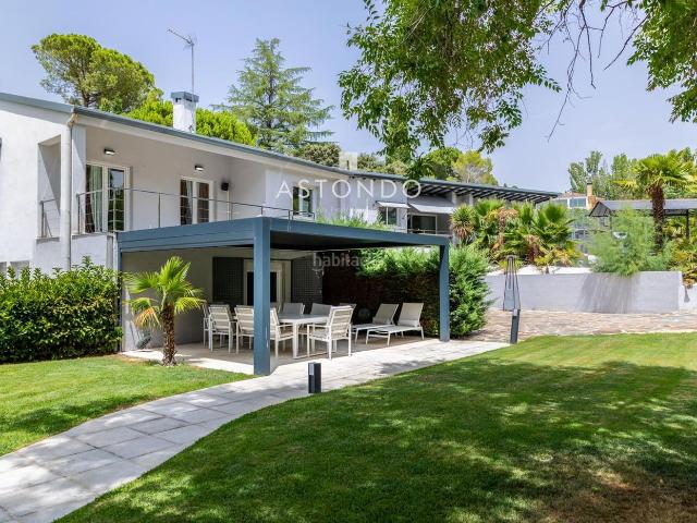 Chalet en venta en Santo Domingo. En Santo Domingo se vende alquila chalet independiente con 5 habitaciones y 6 baños. Garaje, piscina. Chalets Santo.