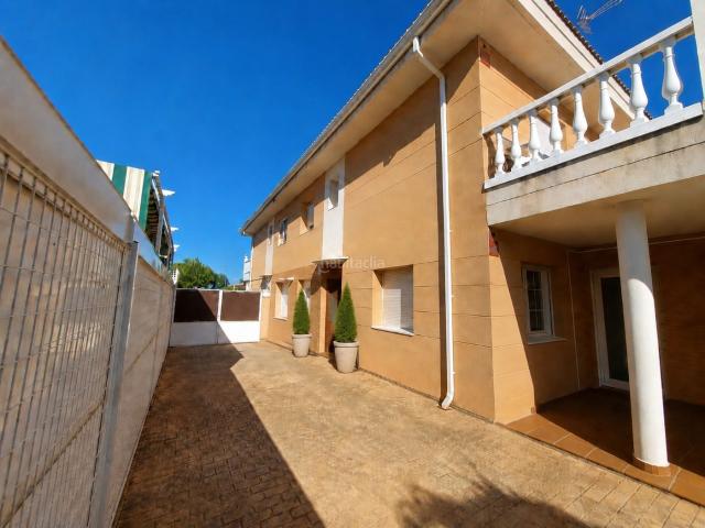 Chalet en venta en Santos de la Humosa Los. Chalets Santos de la Humosa.