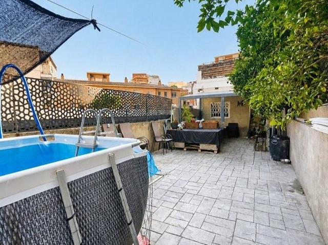 Chalet en venta en Santa Coloma de Gramanet, de 115 m² 3 habitaciones por 385.000
