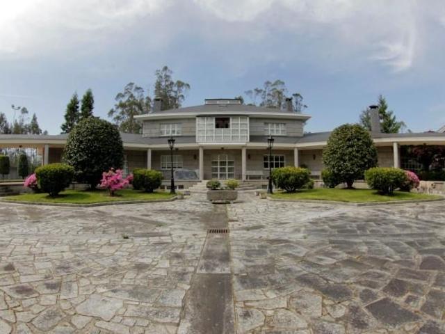 Chalet en venta en Santa Comba
