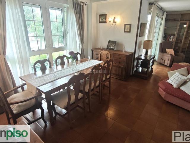 Chalet en venta en Santa Cruz de Bezana, Bezana Prezanes. Chalet de 331 m² en parcela segregable de 1.510 m² con edificabilidad para una segunda vivienda independiente. Chalets Santa Cruz de.