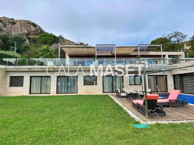 Chalet en venta en Santa Cristina d´Aro, Golf Costa Brava. Villa Moderna en el Golf Club de Santa Cristina dAro. Chalets Santa Cristina.