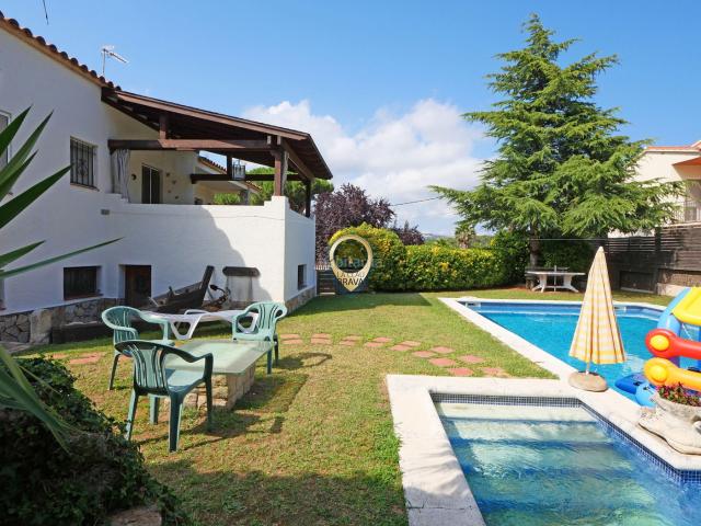 Chalet en venta en Santa Cristina d´Aro, Golf Costa Brava. Chalet con piscina en Mas Trempat. Chalets Santa Cristina.