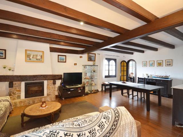 Chalet en venta en Santa Cristina d´Aro, Golf Costa Brava. CHALET EN UNA SOLA PLANTA CON JARDÍN A NIVEL. Chalets Santa Cristina.