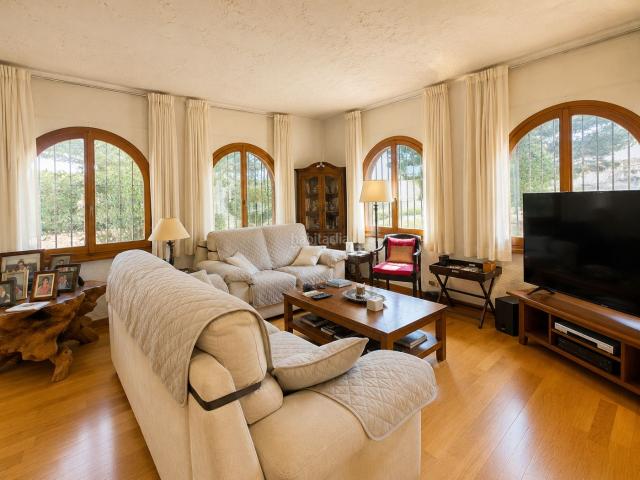 Chalet en venta en Santa Cristina d´Aro, Golf Costa Brava. Exclusiva villa sobre tres parcelas con piscina, máxima privacidad y un extraordinario potencial en Mas Trempat. Chalets Santa Cristina.