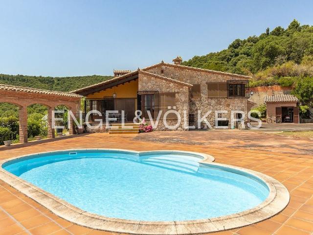 Chalet en venta en Santa Cristina d´Aro, de 340 m² 4 habitaciones por 749.000
