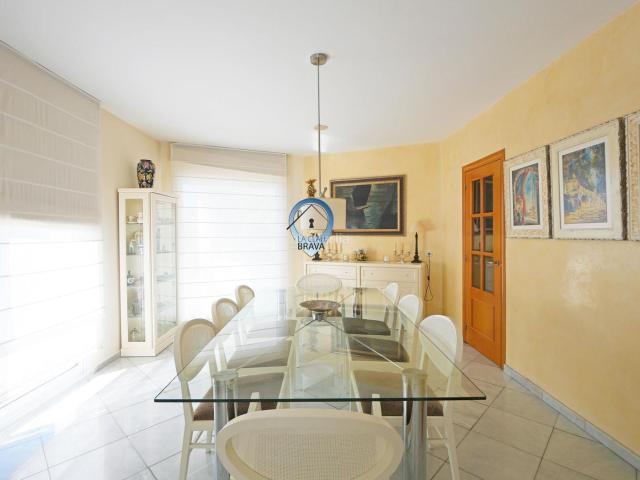Chalet en venta en Santa Cristina d´Aro, Santa Cristina Poble. Chalet con piscina, vistas al mar y montaña, en la Urbanización Les Teules de Santa Cristina d'Aro. Chalets Santa Cristina.