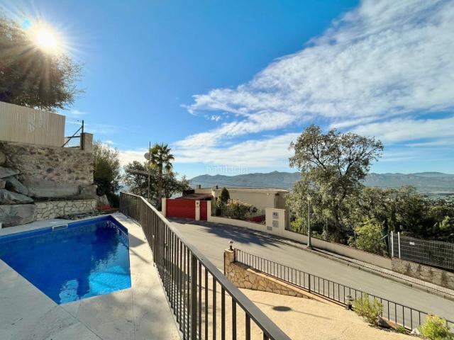 Chalet en venta en Santa Cristina d´Aro, Santa Cristina Poble. CHALET CON PISCINA Y APARTAMENTO INDEPENDIENTE. Chalets Santa Cristina.