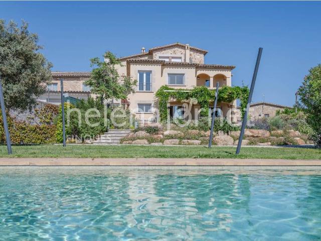 Chalet en venta en Santa Cristina d´Aro, Santa Cristina Poble. Espectacular propiedad situada en el corazón del casco antiguo de Santa Cristina dAro. Chalets Santa Cristina.